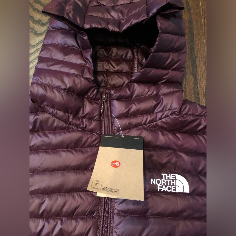 The North Face Girls L (12Y) Dark Merlot Lightweight Down Hooded Puffer Jacket - Picture 3 of 11